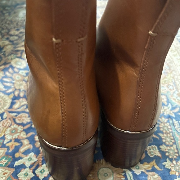 EUC Like NEW Alyce Zip front Lugsole boots, size 10 women. Gorgeous boots. - Picture 4 of 11